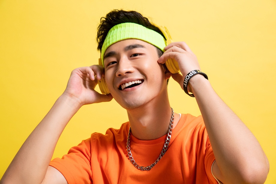 听音乐的嘻哈男孩图片 听音乐的嘻哈男孩图片