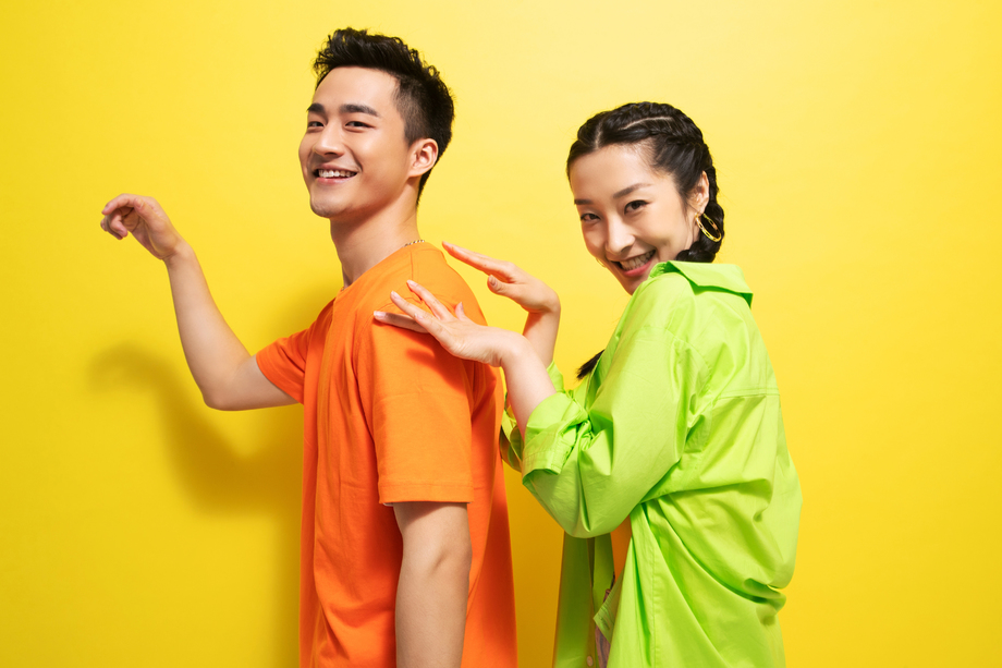 时尚个性的年轻伴侣 时尚个性的年轻伴侣