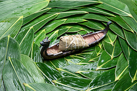 龙舟和粽子照片