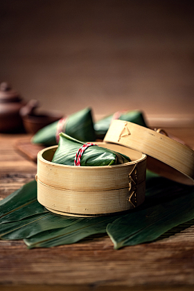 笼屉里的粽子图片