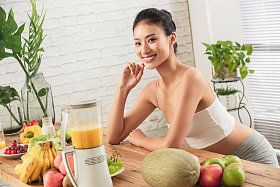 健康女人和水果图片