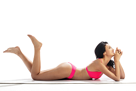 夏日的比基尼美女图片