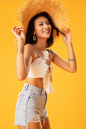 夏日的快乐美女