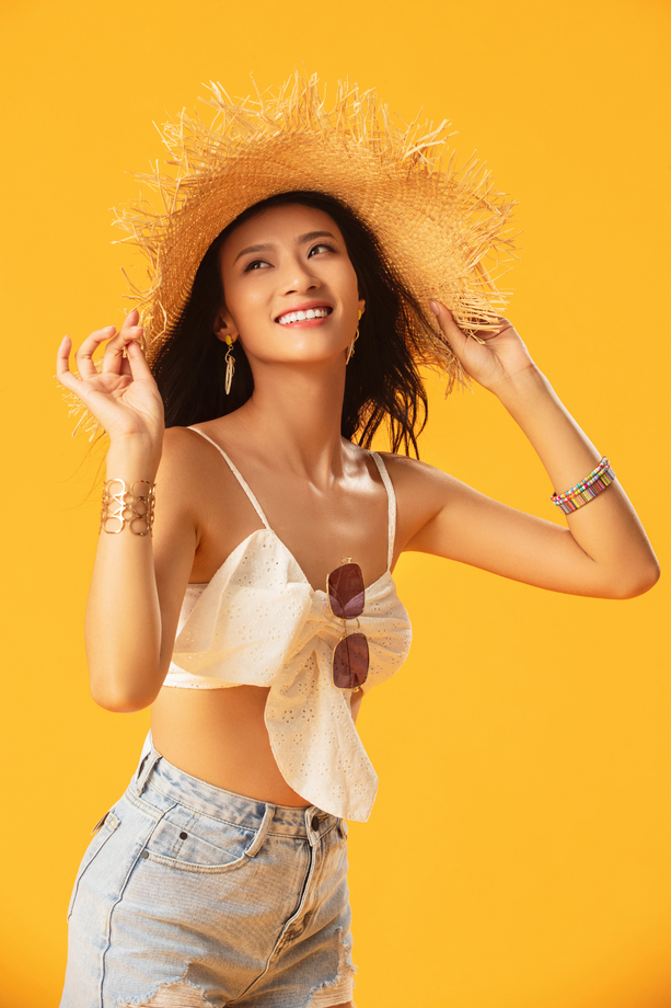 夏日的快乐美女照片