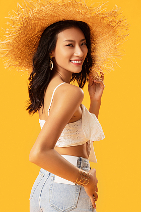 夏日的快乐美女