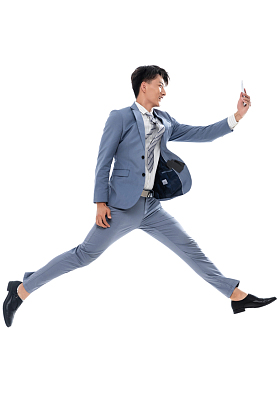 拿着手机奔跑跳跃的商务男士图片
