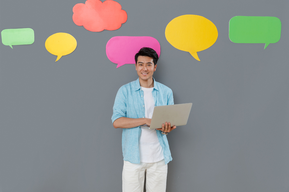 使用笔记本电脑的青年男士图片 使用笔记本电脑的青年男士图片