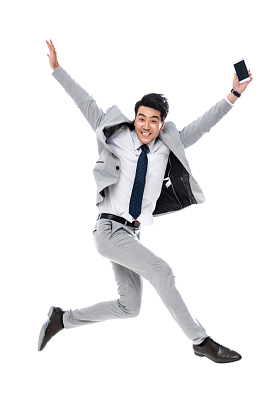 拿着手机跳跃的商务男士图片