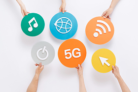 手拿网络符号照片