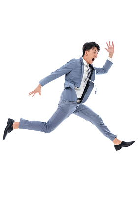 奔跑跳跃的商务男士