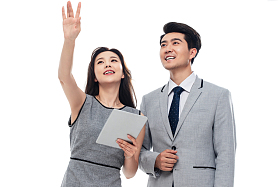 拿平板电脑的商务人士图片