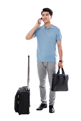 拿行李箱的商务男士打电话照片