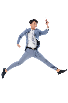 拿着手机奔跑跳跃的商务男士