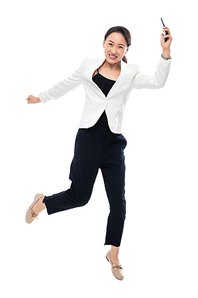 拿着手机兴奋的商务女士