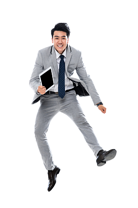 拿着平板电脑跳跃的商务男士