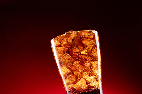 放满冰块的可乐