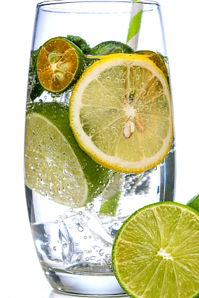 柠檬气泡水特写照片