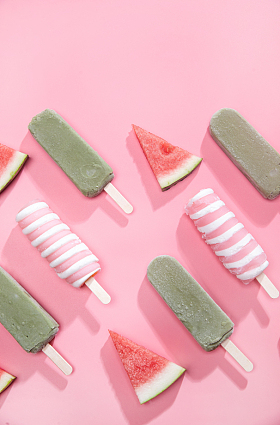西瓜切块和冰棒图片