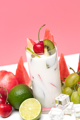 水果酸奶杯图片