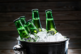 冰镇啤酒照片