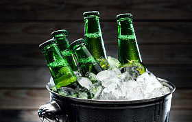 冰镇玻璃瓶啤酒