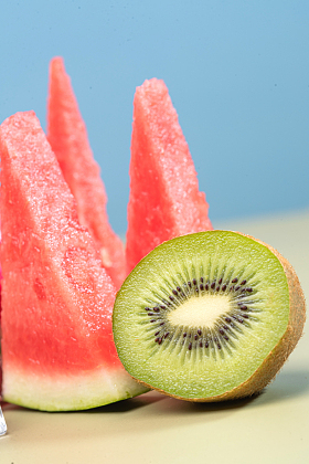 西瓜和猕猴桃照片