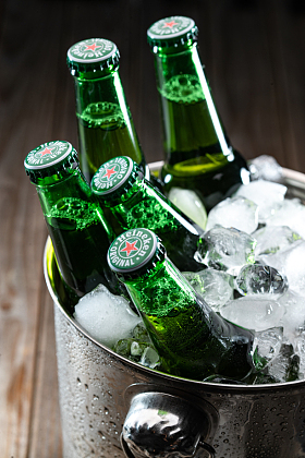 冰镇啤酒和冰块