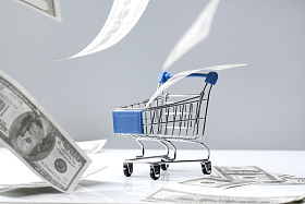 购物车和大量美国百元钞票