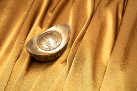 金缎上的金元宝照片