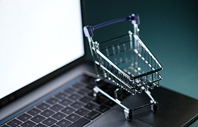 笔记本电脑和购物车模型