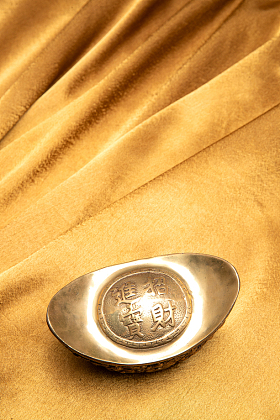 金缎上的金元宝