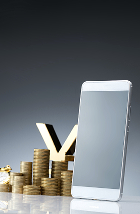 金币金怀表和手机特写