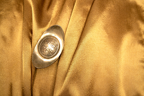 金缎上的金元宝图片