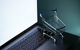 笔记本电脑和购物车模型