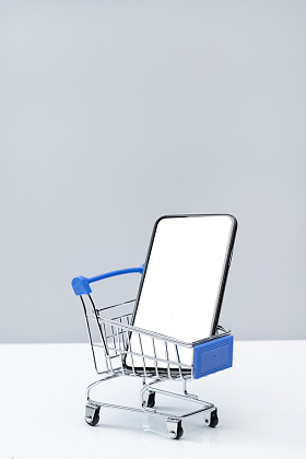 购物车和空白屏幕的手机图片