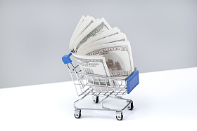 购物车和美国百元钞票照片