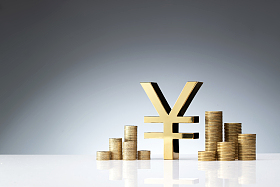 人民币符号模型和金币照片