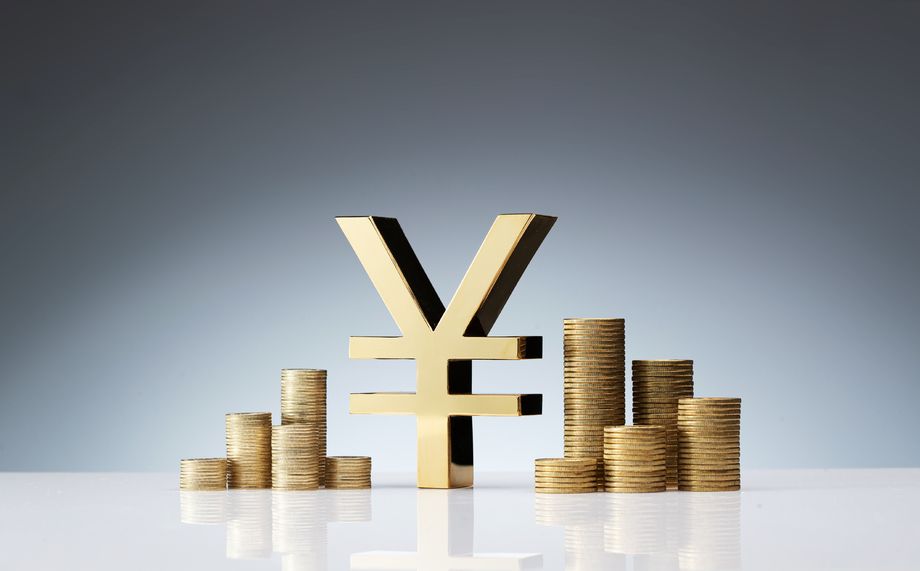 人民币符号模型和垒起的金币图片