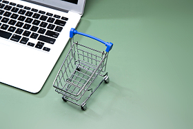 笔记本电脑和购物车模型图片