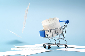 购物车和大量的帐单照片