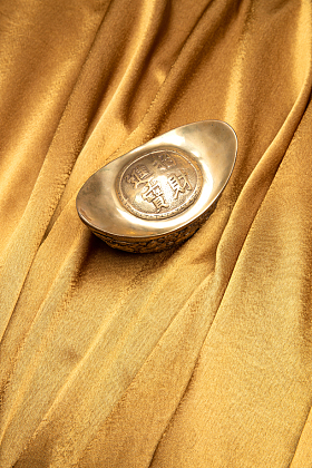 金缎上的金元宝图片