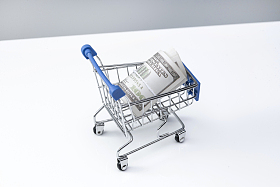 购物车和美国百元钞票卷