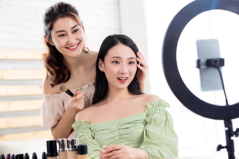 快乐闺蜜在线直播化妆 快乐闺蜜在线直播化妆
