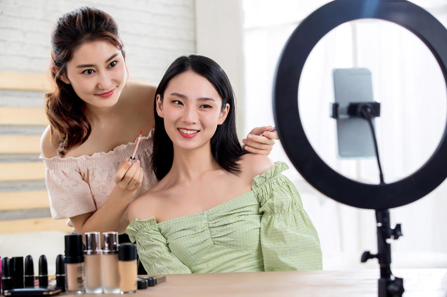 快乐闺蜜在线直播化妆 快乐闺蜜在线直播化妆