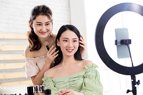闺蜜在线直播化妆图片