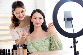 闺蜜在线直播化妆图片
