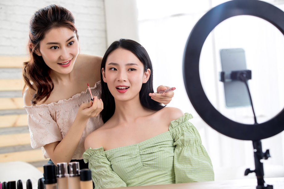 闺蜜在线直播化妆图片