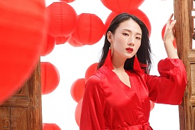 漂亮女人和红灯