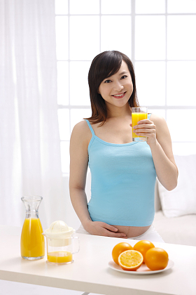 孕妇喝果