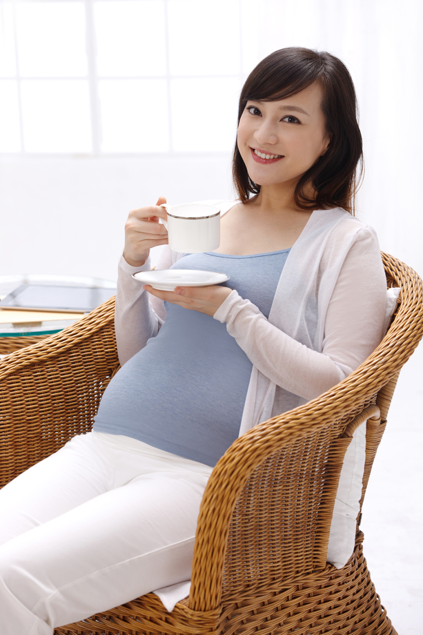 孕妇喝水图片 孕妇喝水图片